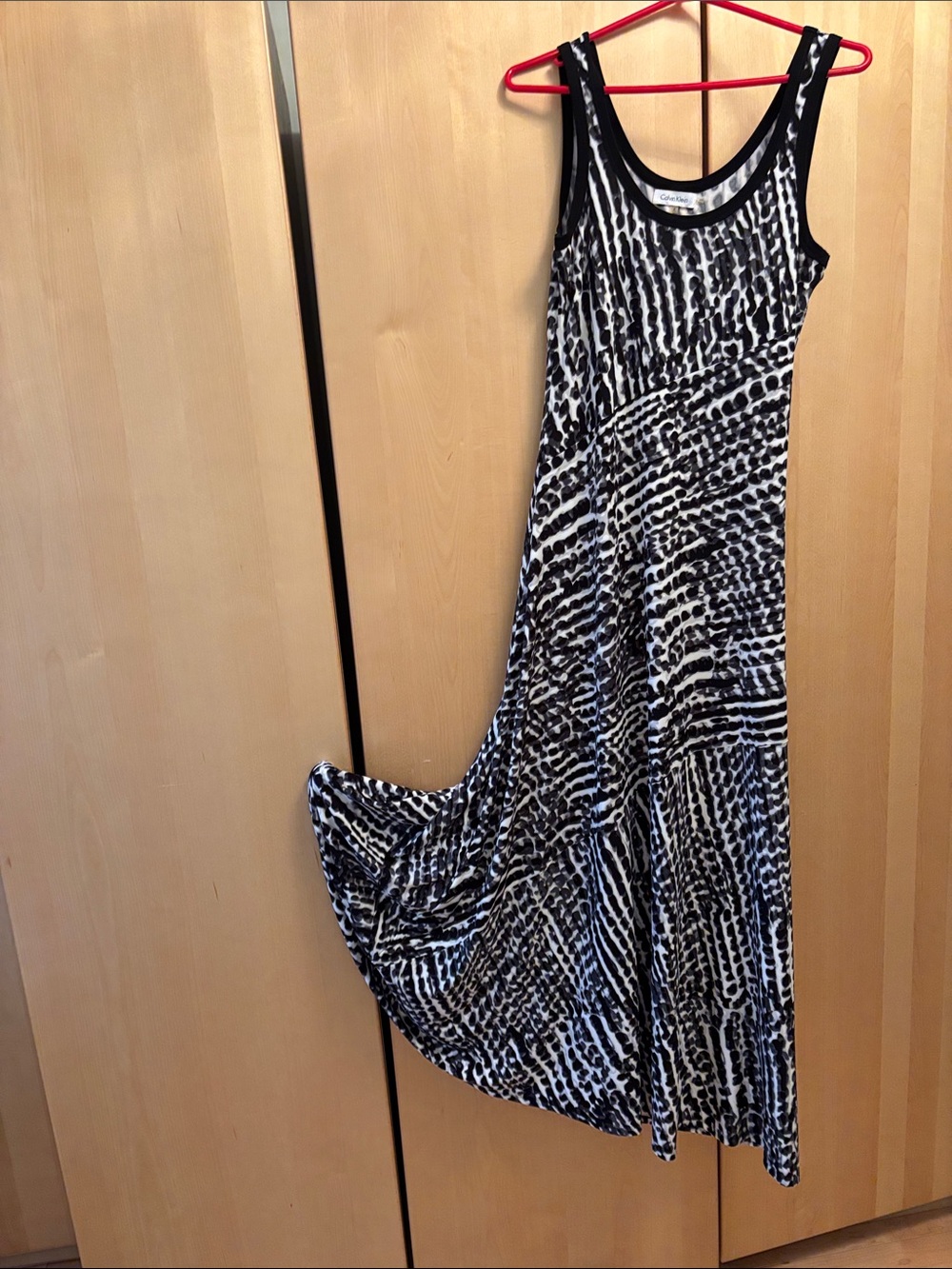 Calvin Klein Black and White Patterned Sleeveless Maxi Dress